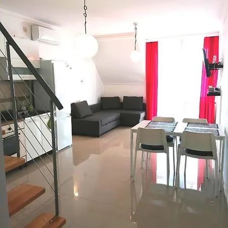 Kek Zsiraf Apartment